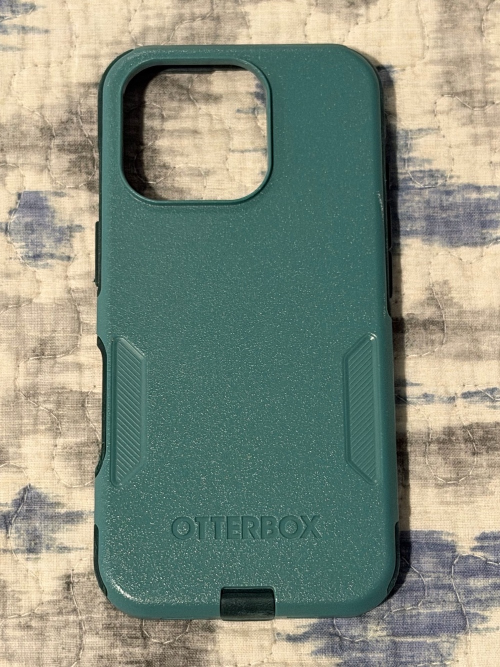 iPhone 16 Pro OtterBox Green Commuter Series Phone Case